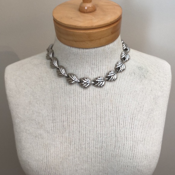 Vintage Silvertone Statement Necklace Leave or Shell Shapes - Picture 13 of 14